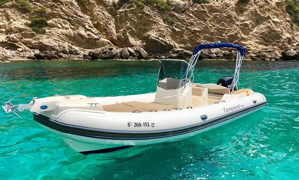 MJM 35z Express Cruiser